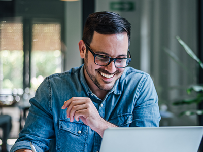 Claims management worker in a teams call