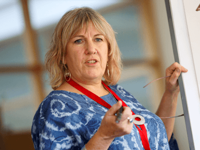 CoAct Service partner team member presenting case sudy